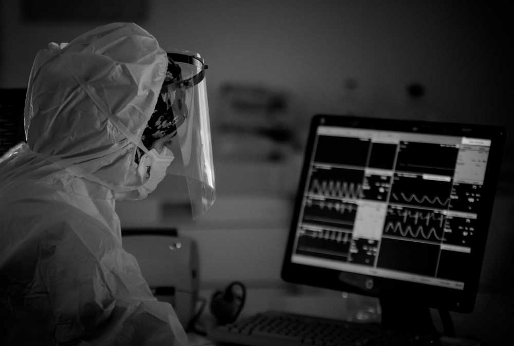 <span>Başarılar</span>Pandemi Sürecinde Yaşamını Yitiren Tüm Sağlık Çalışanlarının Aziz Anısına “Şükran Sergisi”  2 Fotoğraf - 2021